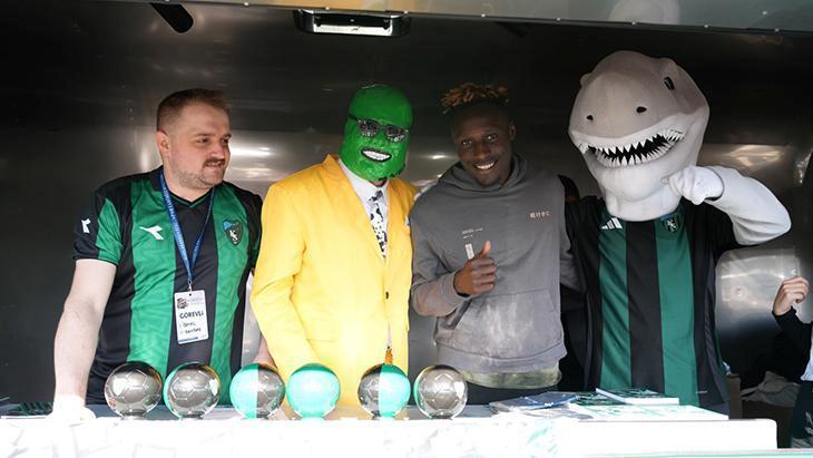 Kocaelispor’un yıldızı Dan Agyei’ye şehirde büyük ilgi