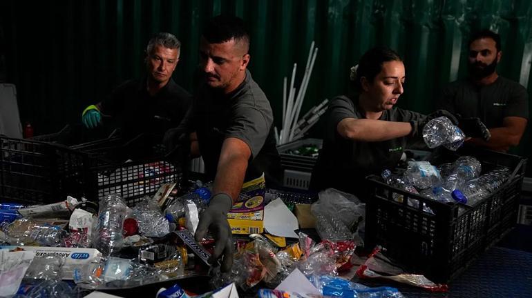 Komşu'da çöp dağları patlamak üzere! Gömüyorlar: Milyonluk fon nereye gitti? 2 Komşu'da çöp dağları patlamak üzere! Gömüyorlar: Milyonluk fon nereye gitti?