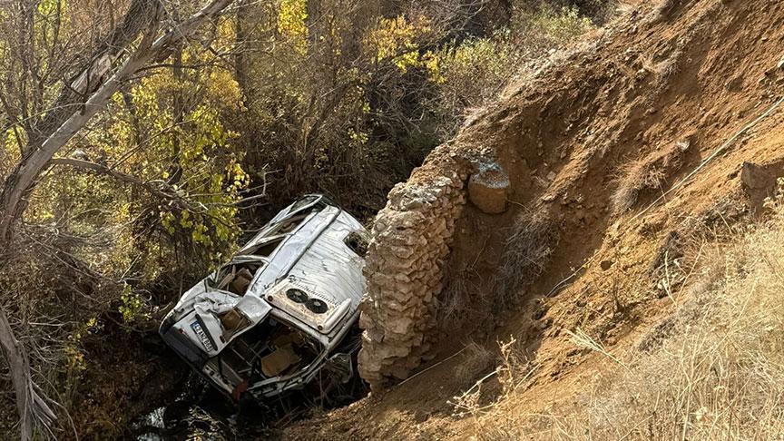 Konya’da öğrenci servisi uçuruma yuvarlandı! Yaralılar var