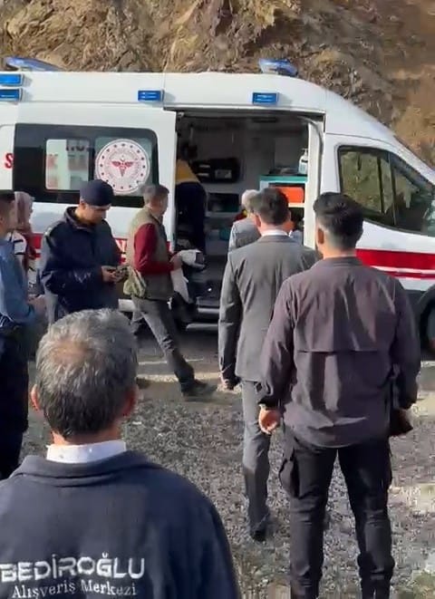 Korkunç Bir An: Öğrenci Servisi Uçuruma Yuvarlandı 3 Korkunç Bir An: Öğrenci Servisi Uçuruma Yuvarlandı