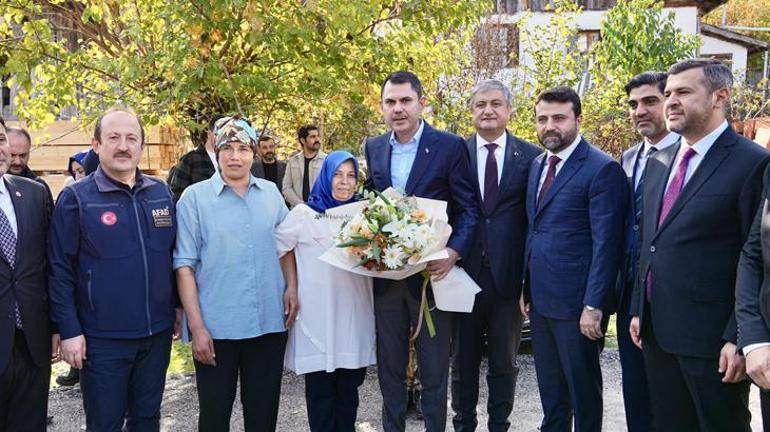 Köyünü alevlere teslim etmek istememişti! Yeni evlerin temelini Bakan Kurum'la birlikte attı 1 Köyünü alevlere teslim etmek istememişti! Yeni evlerin temelini Bakan Kurum'la birlikte attı