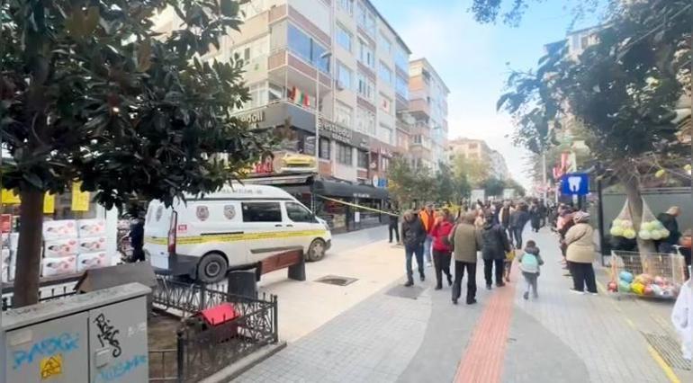 Küçükçekmece'de kar maskeli saldırgan kafede oturan kişilere ateş açtı