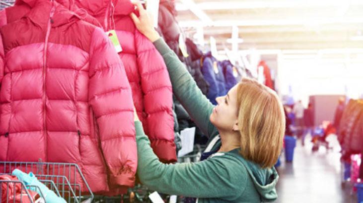 Kuş tüyü, deri, suni kürk: 2025 Sonbahar-Kış mont trendlerinde en favori hangisi? 2 Kuş tüyü, deri, suni kürk: 2025 Sonbahar-Kış mont trendlerinde en favori hangisi?