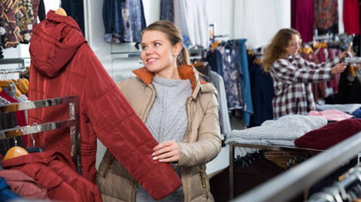 Kuş tüyü, deri, suni kürk: 2025 Sonbahar-Kış mont trendlerinde en favori hangisi? 8 Kuş tüyü, deri, suni kürk: 2025 Sonbahar-Kış mont trendlerinde en favori hangisi?