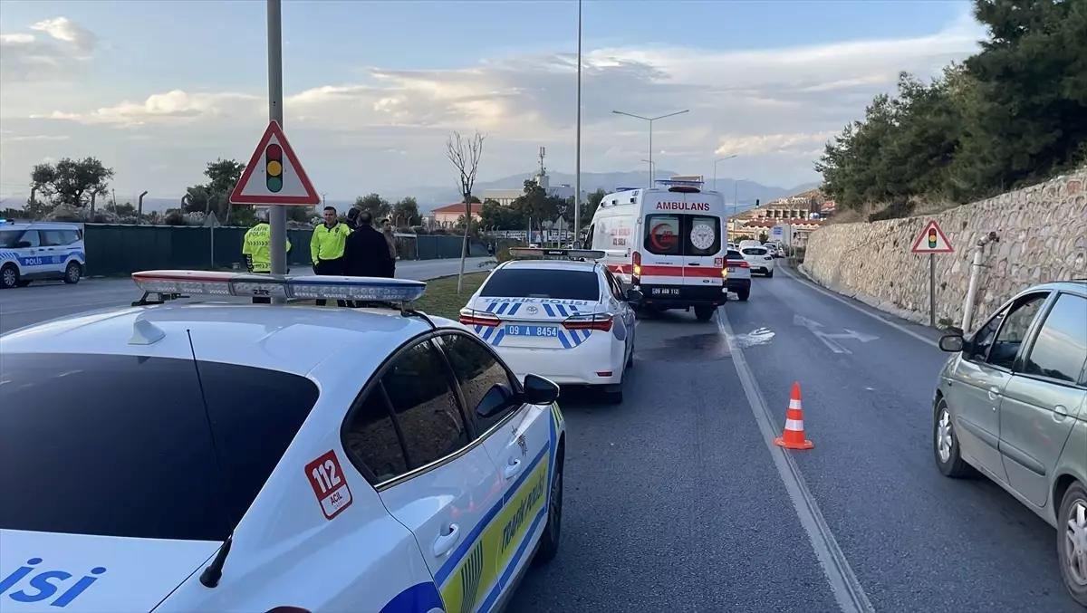 Kuşadası’nda Motosiklet Devrildi: İki Yaralı