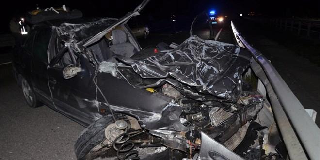 Kütahya’da Otomobilin Tıra Çarpma Anı: Olayın Perde Arkası ve Hayatta Kalma Mücadelesi