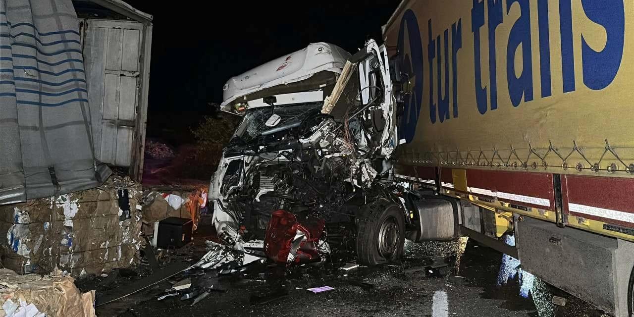 Lastiği Patlayan TIR Feci Kaza Yaptı: Ölü ve Yaralılar Arasında Korkunç Bilançolar
