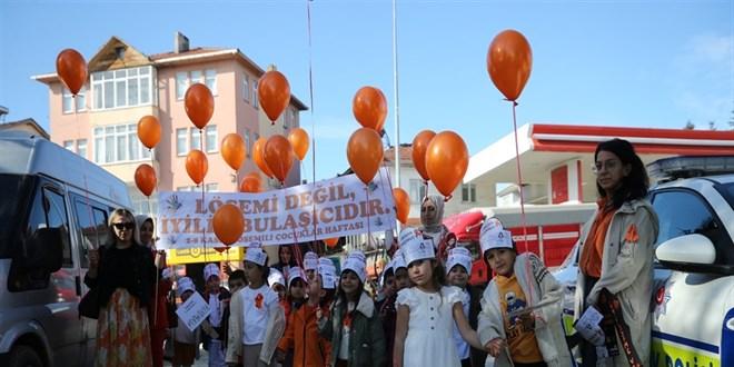 Lösemili Çocuklar İçin Bir Umut: Ana Sınıfı Öğrencilerinin Gökyüzüne Ulaşan Renkli Balonları