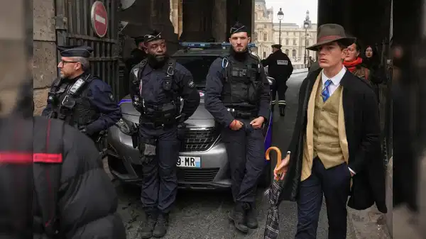 Louvre soygununda fötr şapkalı 'dedektifin' sırrı çözüldü