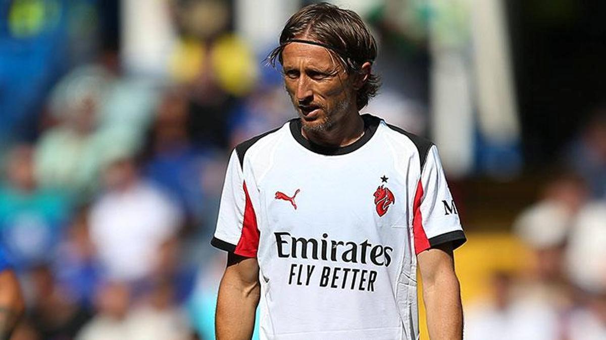 Luka Modric 40 Yaşında, Milan’da Ayın Oyuncusu Olmanın Keyfini Çıkarıyor!