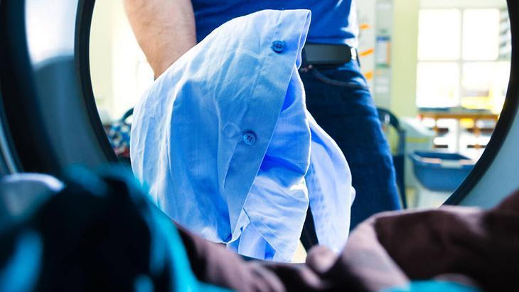 Makineye atmadan önce bu işlemi yapmak gerekiyor! Renkleri bir tek bu yöntem koruyor 6 Makineye atmadan önce bu işlemi yapmak gerekiyor! Renkleri bir tek bu yöntem koruyor