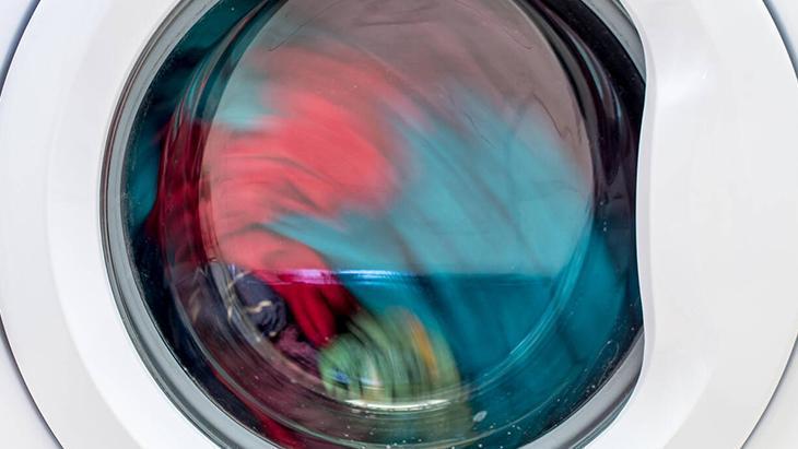 Makineye atmadan önce bu işlemi yapmak gerekiyor! Renkleri bir tek bu yöntem koruyor 7 Makineye atmadan önce bu işlemi yapmak gerekiyor! Renkleri bir tek bu yöntem koruyor