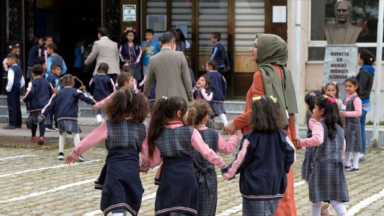 MEB 2025-2026 takvimi: Okullar orta tatil için ne vakit kapanacak? Kasım orta tatili 9 gün mü? 2 MEB 2025-2026 takvimi: Okullar orta tatil için ne vakit kapanacak? Kasım orta tatili 9 gün mü?