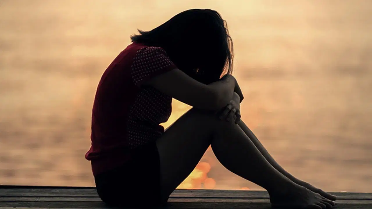 Memnunluk eğrisi aksine döndü: Gençler tarihin en mutsuz jenerasyonu