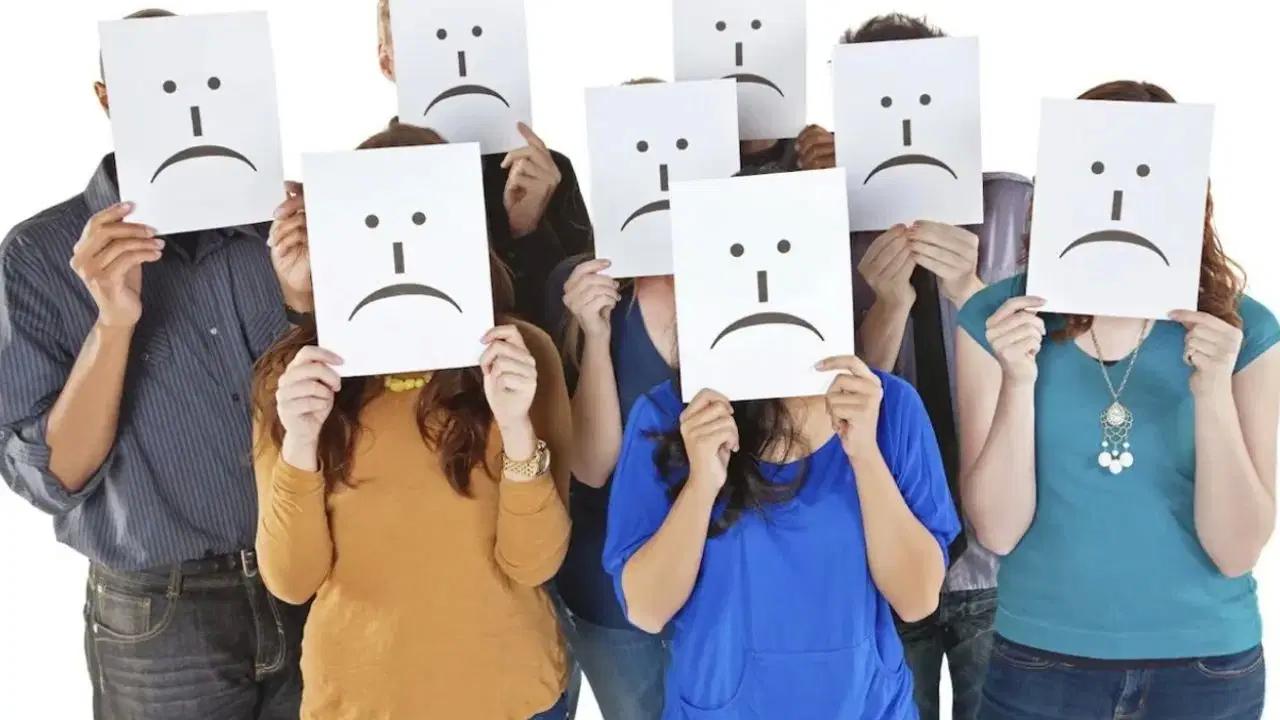 Memnunluk eğrisi aksine döndü: Gençler tarihin en mutsuz jenerasyonu