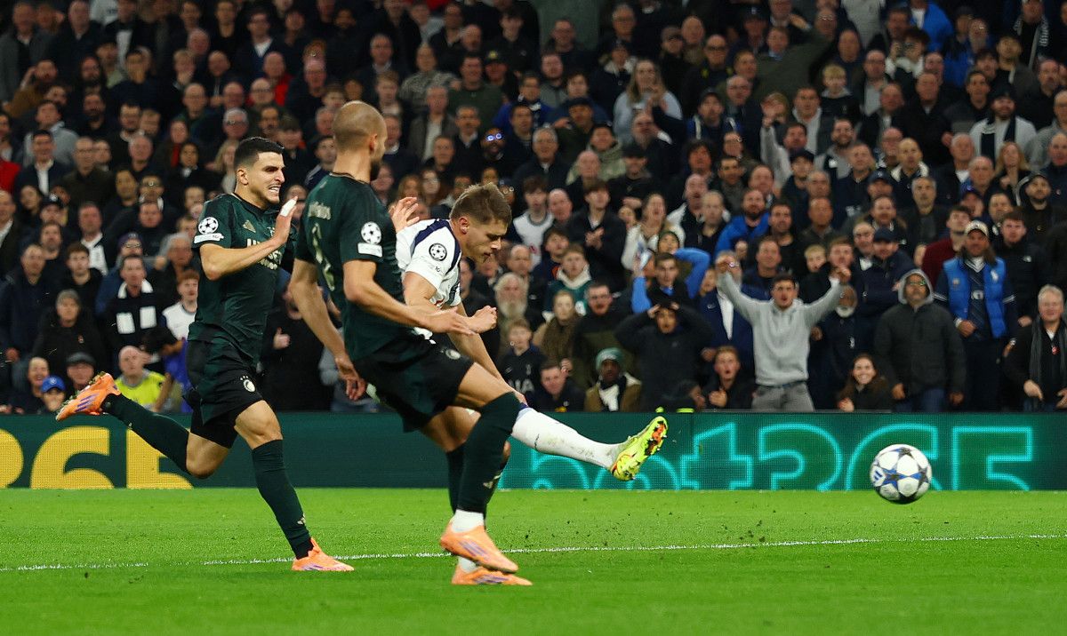 Micky van de Ven'den Tottenham'a Müthiş Bir Gol Şovu! 3 Micky van de Ven'den Tottenham'a Müthiş Bir Gol Şovu!