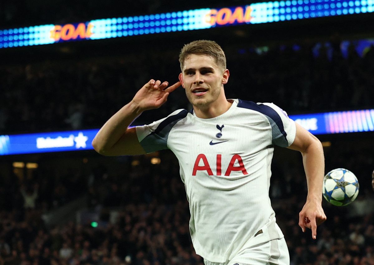 Micky van de Ven'den Tottenham'a Müthiş Bir Gol Şovu! 4 Micky van de Ven'den Tottenham'a Müthiş Bir Gol Şovu!