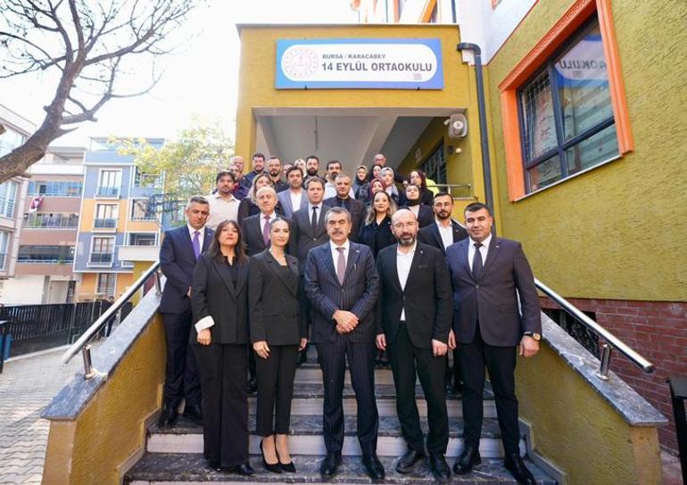 Milli Eğitim Bakanı Tekin'den Bursa ve Balıkesir'deki iki okula sürpriz ziyaret