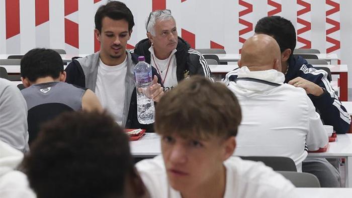 Mourinho'nun Yeni Serüveni: Fenerbahçe'den Benfica'ya Geçiş ve Tesislerdeki Hayatı!