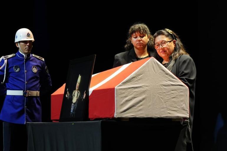 Muazzez Abacı'ya veda... Torunu konuşmasında gözyaşlarına boğuldu 1 Muazzez Abacı'ya veda... Torunu konuşmasında gözyaşlarına boğuldu