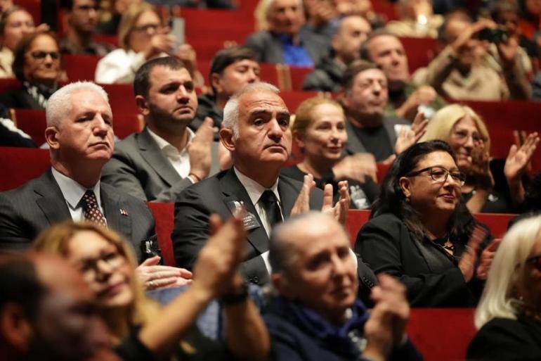 Muazzez Abacı'ya veda... Torunu konuşmasında gözyaşlarına boğuldu 2 Muazzez Abacı'ya veda... Torunu konuşmasında gözyaşlarına boğuldu