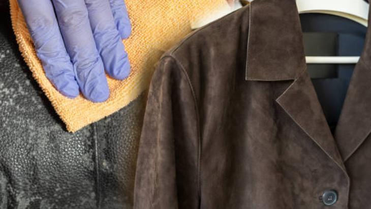 Mumlu ceketlerde ısı mucizesi! Hemen uygulayın, deriyi yıllarca koruyor 1 Mumlu ceketlerde ısı mucizesi! Hemen uygulayın, deriyi yıllarca koruyor