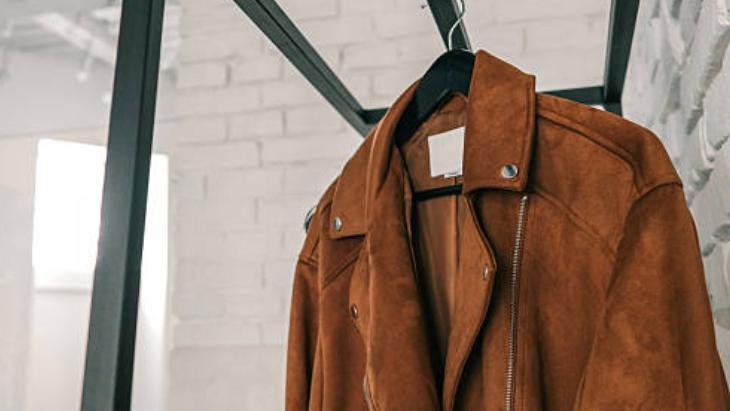 Mumlu ceketlerde ısı mucizesi! Hemen uygulayın, deriyi yıllarca koruyor 2 Mumlu ceketlerde ısı mucizesi! Hemen uygulayın, deriyi yıllarca koruyor