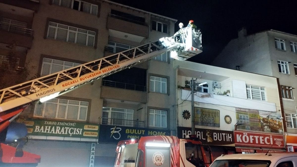 Murat Kurum, Çöken Binanın Ardından Gebze'de Önemli İncelemelerde Bulundu 1 Murat Kurum, Çöken Binanın Ardından Gebze'de Önemli İncelemelerde Bulundu