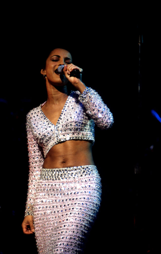 Müziğin Ötesinde: Sade’nin Moda Dünyasına İlhamı 4 Müziğin Ötesinde: Sade’nin Moda Dünyasına İlhamı