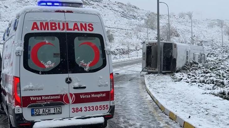 Nevşehir’de devrilen işçi servisindeki 14 kişi yaralandı