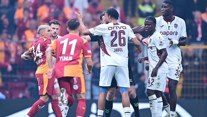 Nihat Kahveci'den Galatasaray Yıldızına Sert Eleştiri: Oynadı mı, Oynamadı mı? Aynaya Bakmayı Unutma! 3 Nihat Kahveci'den Galatasaray Yıldızına Sert Eleştiri: Oynadı mı, Oynamadı mı? Aynaya Bakmayı Unutma!
