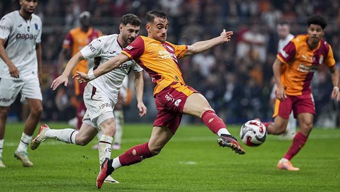 Nihat Kahveci'den Galatasaray Yıldızına Sert Eleştiri: Oynadı mı, Oynamadı mı? Aynaya Bakmayı Unutma! 7 Nihat Kahveci'den Galatasaray Yıldızına Sert Eleştiri: Oynadı mı, Oynamadı mı? Aynaya Bakmayı Unutma!