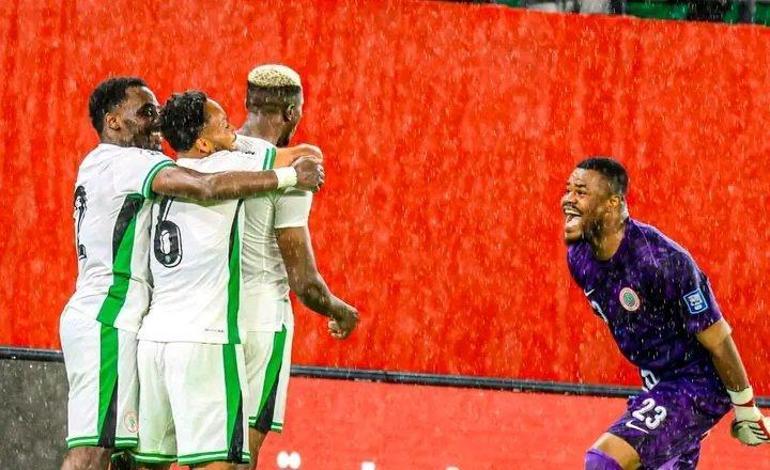 Nijerya'da Osimhen özür diledi, uzatmada sözünü tuttu! 2 Nijerya'da Osimhen özür diledi, uzatmada sözünü tuttu!