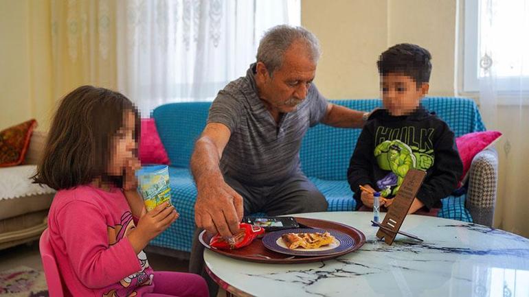 Önce gelini sonra eşi vefat etti! Oğlu cezaevine giren dedeye büyük şok: ‘3 torunuma bakıyorum’ 1 Önce gelini sonra eşi vefat etti! Oğlu cezaevine giren dedeye büyük şok: ‘3 torunuma bakıyorum’