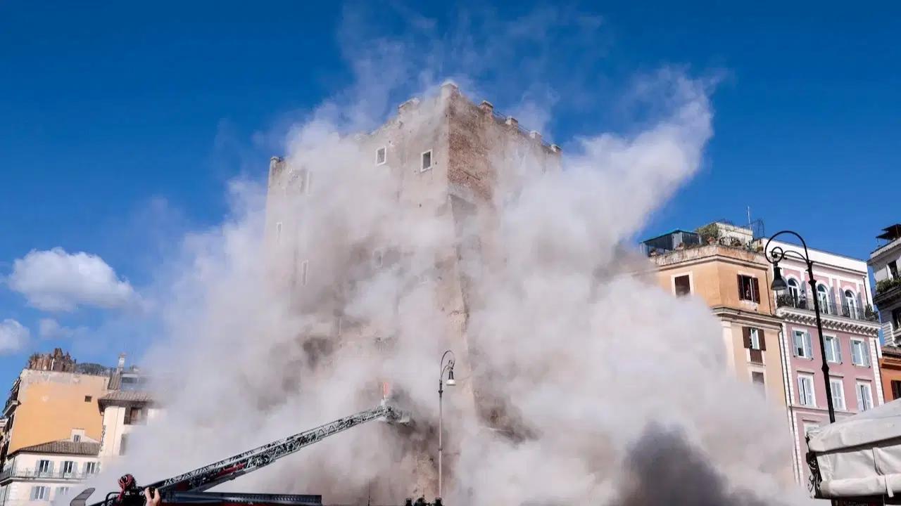 Orta Çağ’dan kalma kule onarım sırasında çöktü!