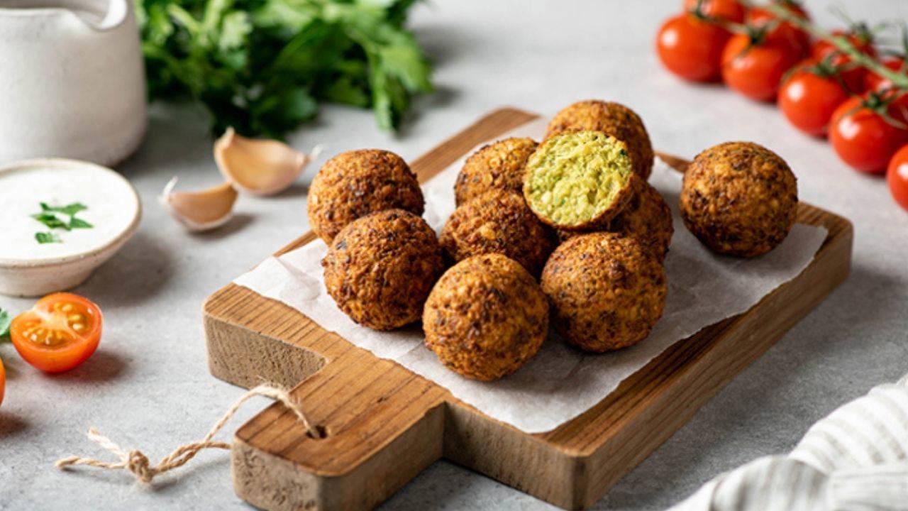 Ortadoğu mutfağının efsane lezzeti: Falafel tanımı
