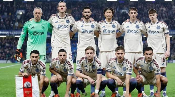 Osimhen'in Şovuyla Amsterdam'da Tarihi Zafer: Ajax'ı 3-0 Geçtik!