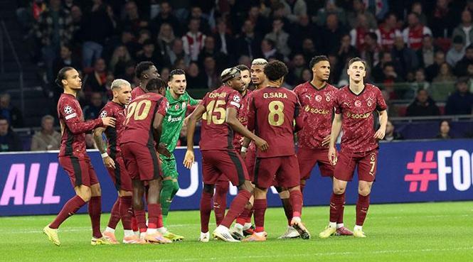 Osimhen'in Şovuyla Amsterdam'da Tarihi Zafer: Ajax'ı 3-0 Geçtik!