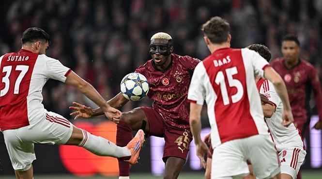 Osimhen'in Şovuyla Amsterdam'da Tarihi Zafer: Ajax'ı 3-0 Geçtik!