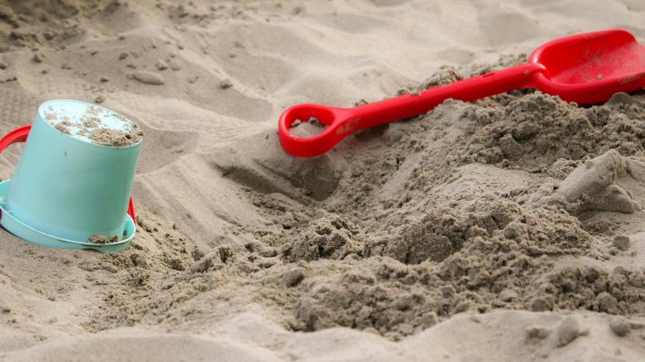 Oyun kumunda asbest tehlikesi: İki ülkede 100’den fazla okul kapatıldı