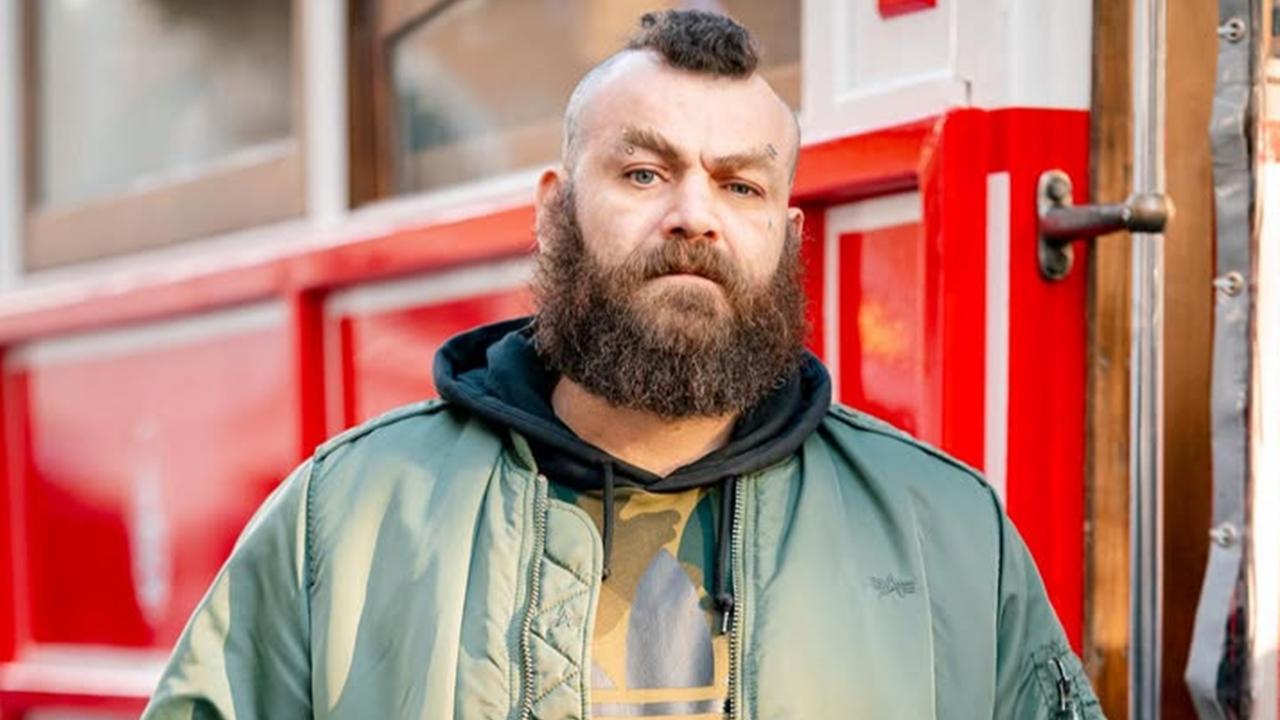 Oyuncu Bahadır Ünlü çalışanını beyzbol sopasıyla darbetti