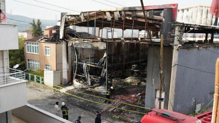 Parfüm tesisinde faciayı yaşayan çalışan anlattı! İş yeri hakkında flaş iddia: Patron geldi, öyle gördü gitti 2 Parfüm tesisinde faciayı yaşayan çalışan anlattı! İş yeri hakkında flaş iddia: Patron geldi, öyle gördü gitti