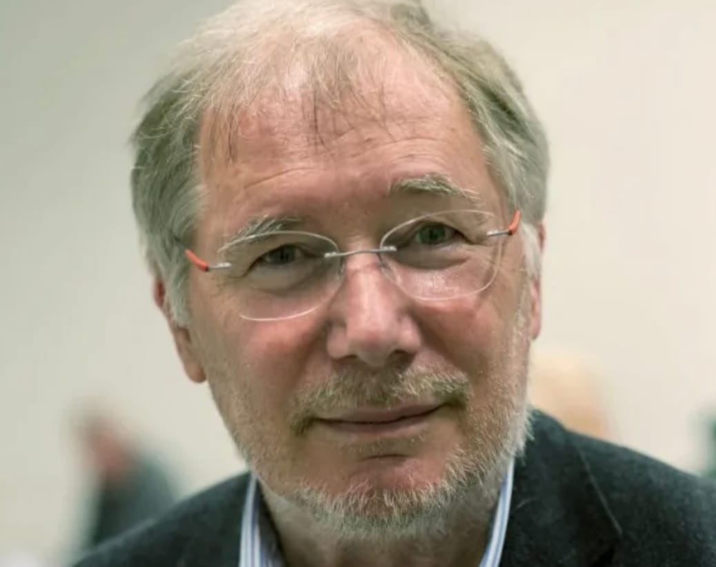 Postdramatik Tiyatro: Sahnede Metin Sınırlarını Aşan Büyüleyici Yolculuk! 1 Postdramatik Tiyatro: Sahnede Metin Sınırlarını Aşan Büyüleyici Yolculuk!