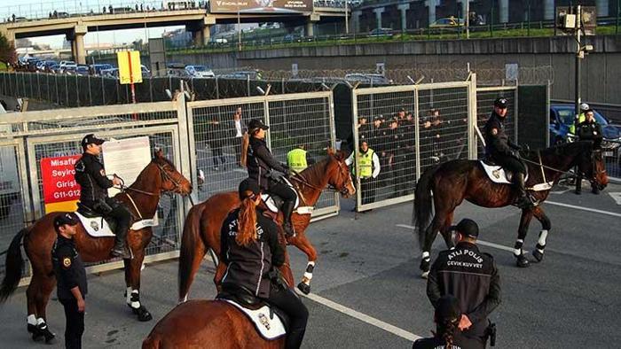 Ramazan Havasında Trabzonspor Taraftarları, Galatasaray Maçı İçin RAMS Park'ta Coşkuyla Buluştu! 4 Ramazan Havasında Trabzonspor Taraftarları, Galatasaray Maçı İçin RAMS Park'ta Coşkuyla Buluştu!
