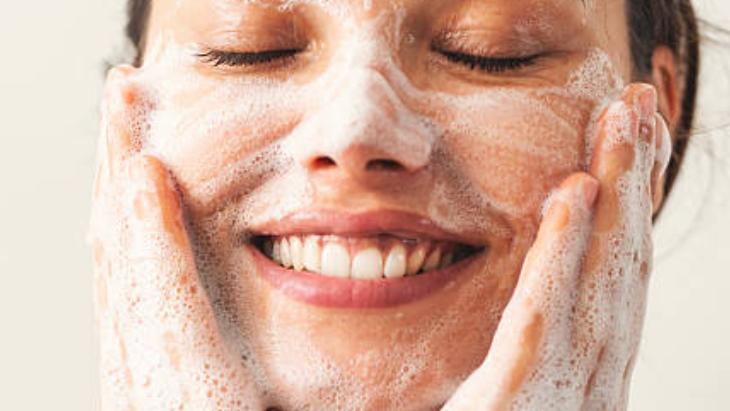 Rendeleyip 1 litre suya atın! Parmak izi bırakmıyor: Beyaz sabun her şeyi parlatıyor 11 Rendeleyip 1 litre suya atın! Parmak izi bırakmıyor: Beyaz sabun her şeyi parlatıyor