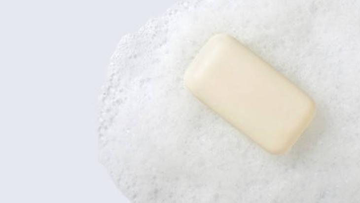 Rendeleyip 1 litre suya atın! Parmak izi bırakmıyor: Beyaz sabun her şeyi parlatıyor 7 Rendeleyip 1 litre suya atın! Parmak izi bırakmıyor: Beyaz sabun her şeyi parlatıyor