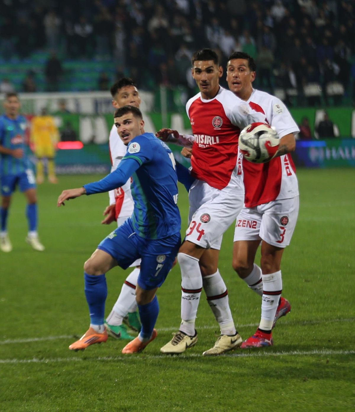 Rizespor, Son Dakikada Fatih Karagümrük'ü Mağlup Etti 2 Rizespor, Son Dakikada Fatih Karagümrük'ü Mağlup Etti