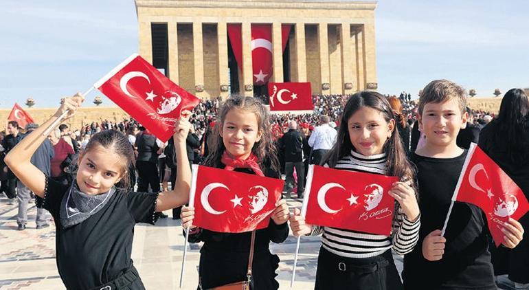 Saat 09.05’te hayat durdu! 7’den 77’ye Ata’ya saygı