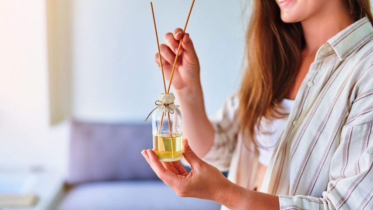 Saatlerce Kalıcı: Ev Yapımı Oda Parfümü Tarifi ile Ferahlık Sağlayın 1 Saatlerce Kalıcı: Ev Yapımı Oda Parfümü Tarifi ile Ferahlık Sağlayın