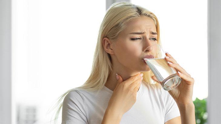 Sabah rutinleri ses sağlığını etkiliyor! Kahve yerine güne ılık bir bardak su ile başlayın 5 Sabah rutinleri ses sağlığını etkiliyor! Kahve yerine güne ılık bir bardak su ile başlayın